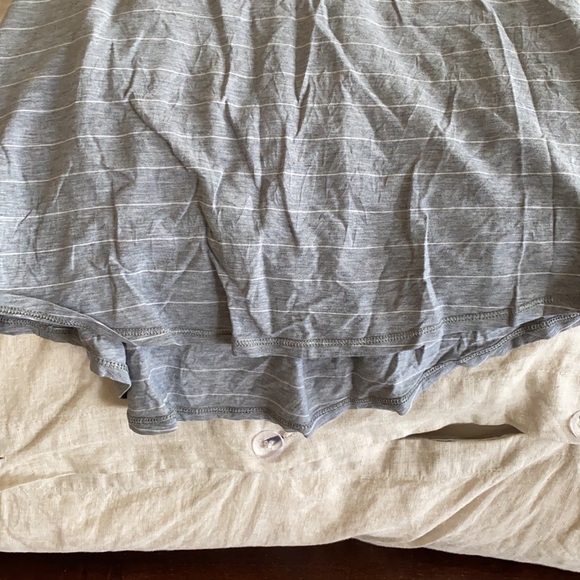 GUC Lululemon Grey striped pleated tank size 8 - Picture 6 of 6